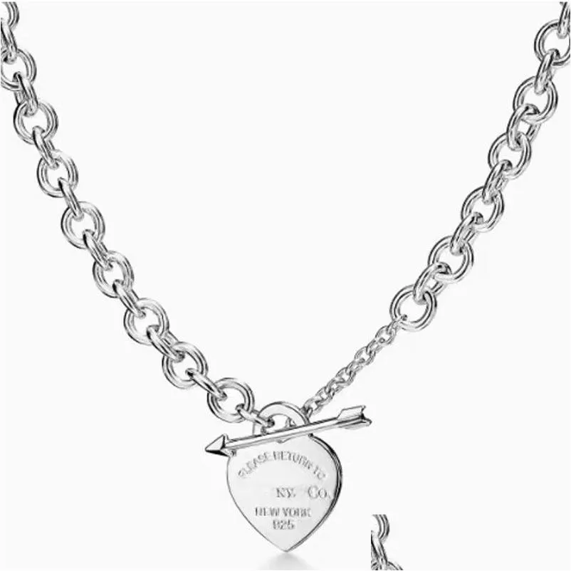 Pendentif Colliers 2023 T épais coeur flèche série Ti maison collier bracelet ensembles Europe et Amérique hommes femmes avec chaîne de clavicule Dhsy3