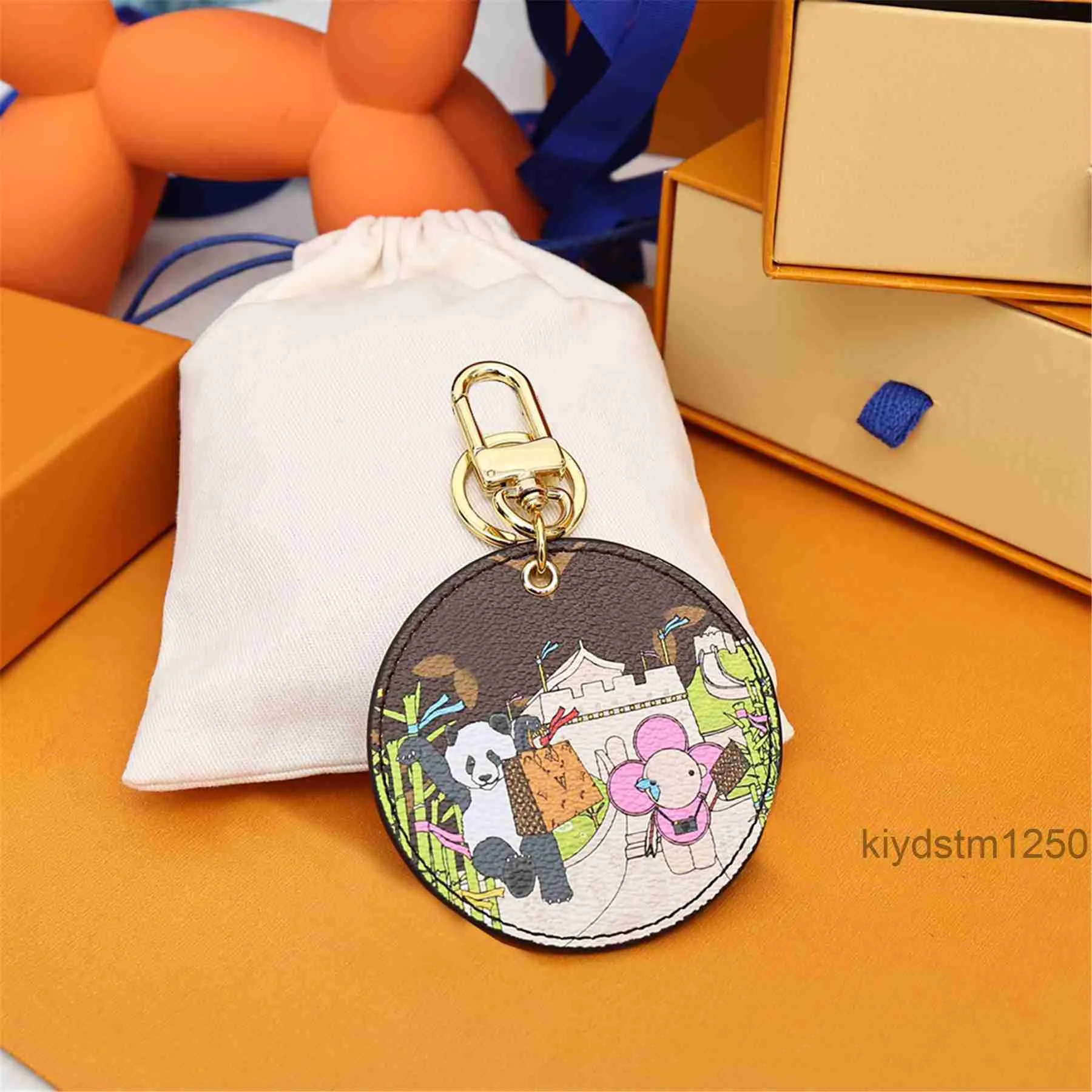 Luxury Designer Keychain Brand Round Key Chain Men Car Keyring Women Buckle Keychains Bags Pendant Exquisite Gift U1EC