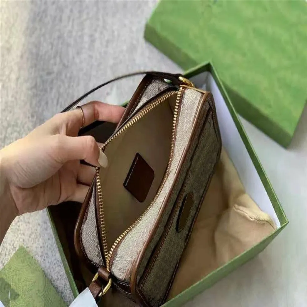 Top Designer Bolsas de cámara Costura de cuero Doble letra Impresión Cavans Monedero 2021 Actualización Mujeres Bolsa de hombro Vintage Brown Webbin255W