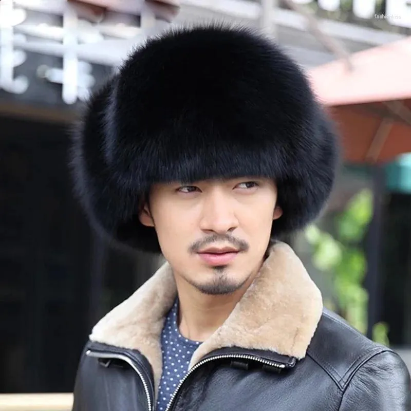 Top Caps 2024 Erkekler Kış Gerçek Kürk Koyun Deri Açık Sıcak Şapka Lei Feng Earmuffs TU154-025