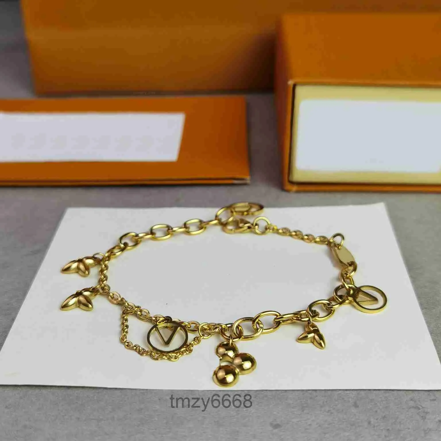 Gioielli da donna Bracciale con fiore piccolo Braccialetti di design Lettera rosa Cristallo placcato Fascino in oro Gioielli di moda di lusso Regalo da donna con scatola 88YY