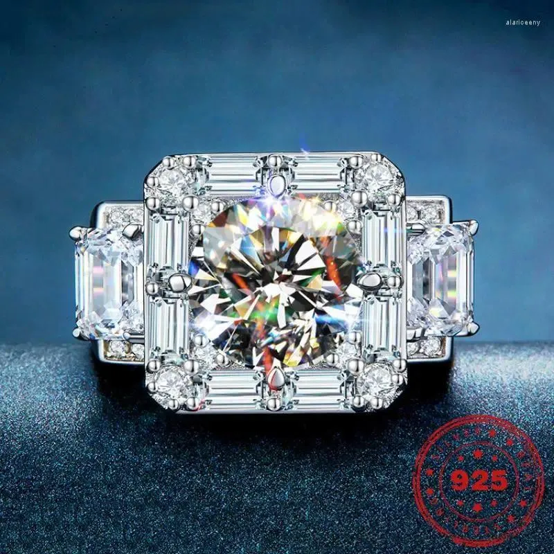 クラスターリングHoyon Moissanite Ring Luxury T Square 18Kホワイトゴールドカラーダイヤモンドスタイル5攻撃的な男子パーティーでいっぱい