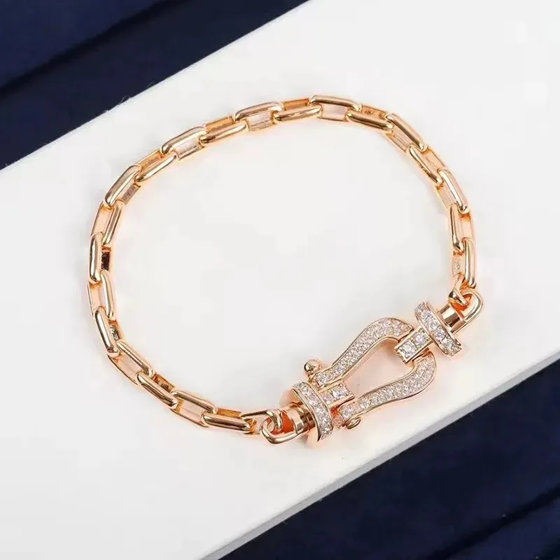 Bangle 2024 Nieuwe Hot Horseshoe Buckle Chain Bracelet merknaam Bracelet mode veelzijdige mannen en vrouwen koppels modellen luxe Braceletsq2