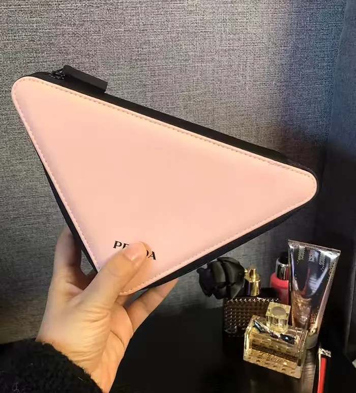 Designer feminino triângulo rosa bolsa de maquiagem saco de armazenamento de mesa saco de lavagem portátil de viagem
