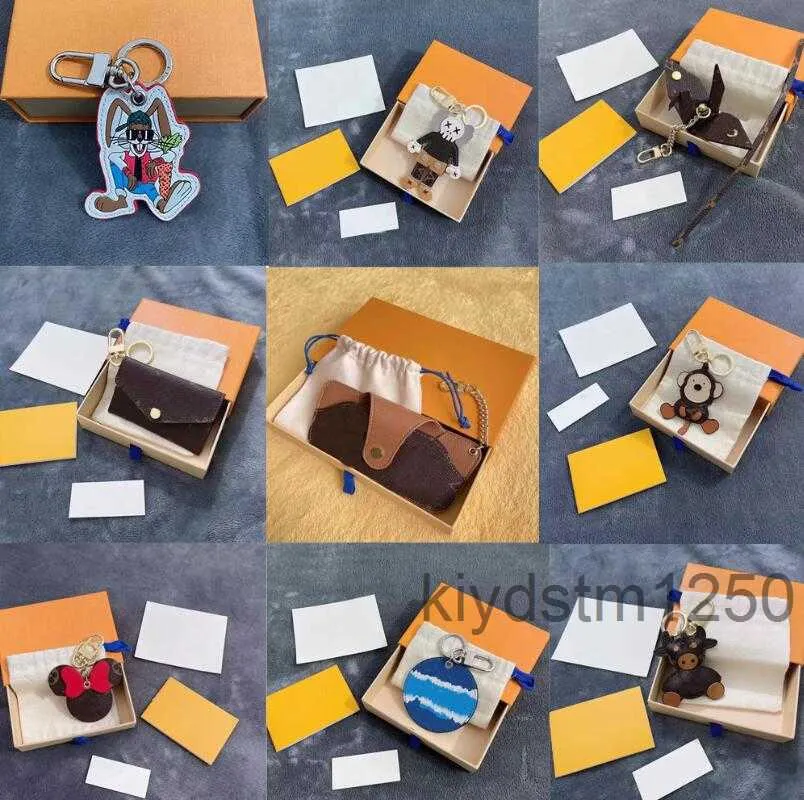 20 Style Fashion Märke Desinger Car Keychain Bag Pendant Charm smycken Keyring Holder Men Kvinnor Pu Leather Metal Key Chain Accessories Without Box Ye72