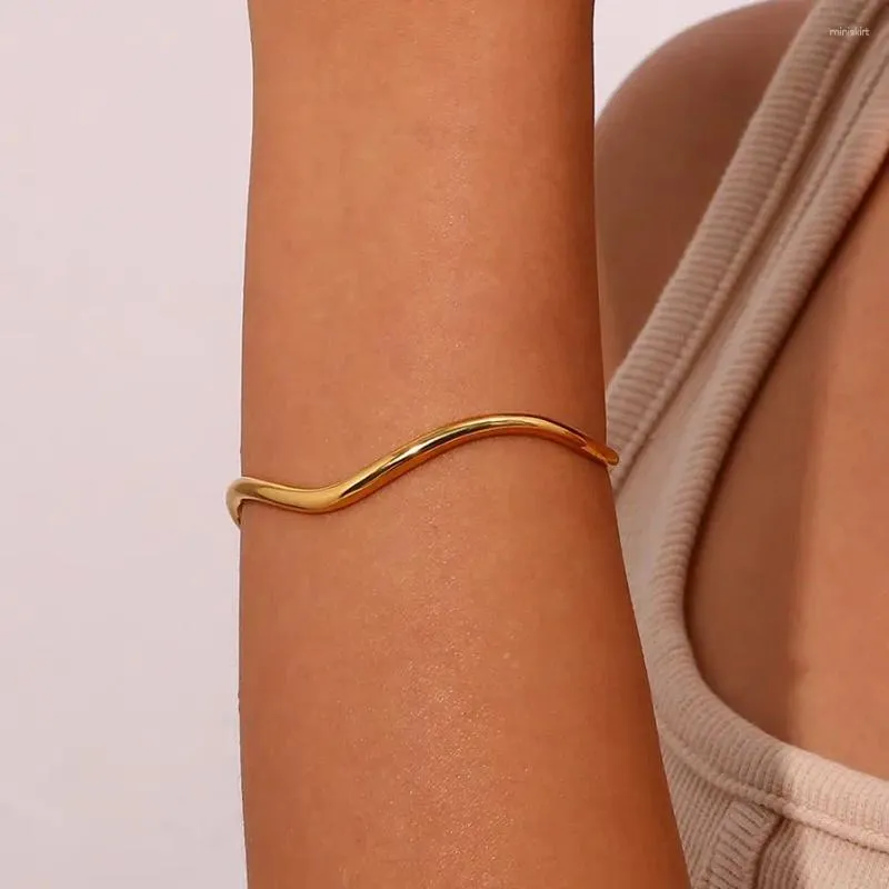 Bracciale 2024 In accessori da spiaggia per le vacanze Forma d'onda impermeabile per bracciali da donna in acciaio inossidabile