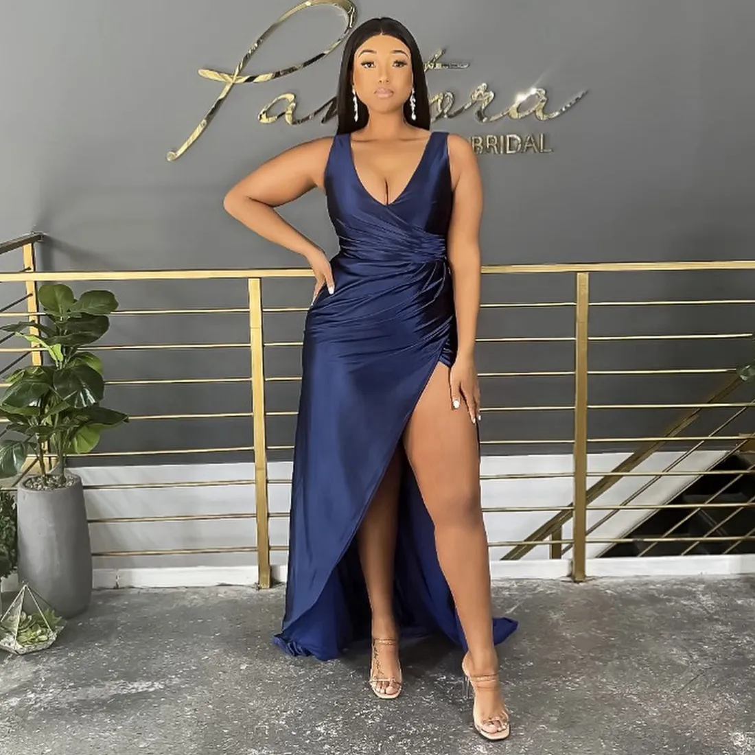 Navy Blue Junior Bridesmaid Dresses V Neck Spaghetti Straps Long Bridesmaid Dress Elastic Satin High Split Gowns For Black Women Wedding Guest's Wear in Wedding NR062