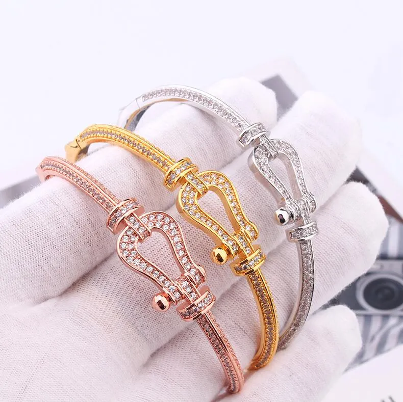 Koreanische Mode Hufeisen Schnalle Set mit Zirkon Hohl Armband Vielseitige frauen Licht Luxus Armreif Großhandel Valentinstag Geschenk