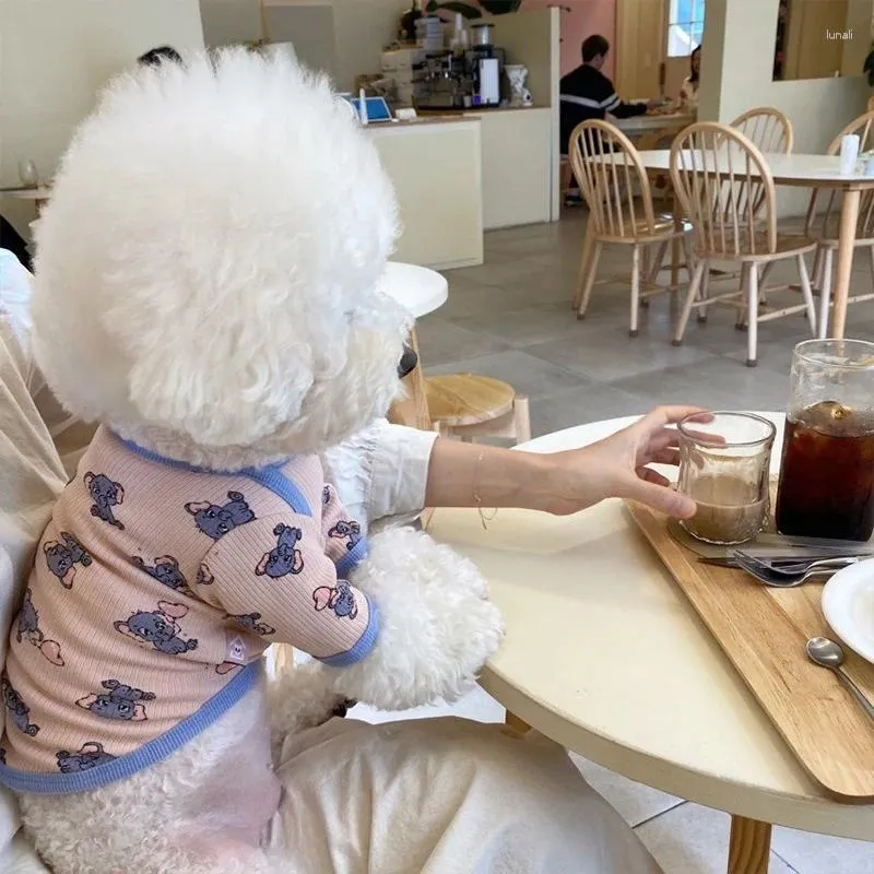 Kostiumy dla kotów Pet Dog Ubrania kreskówkowe bluzy dla psów odzież Mała słonia druk urocza jesień zima moda produkty 2024