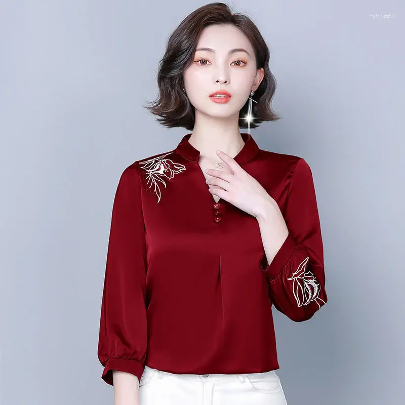 Vrouwen Blouses 2024 Lente Zomer Oversized Losse Shirt Vrouwen V-hals Negen Punten Mouw Blouse Satijn Geborduurde Mode Tops