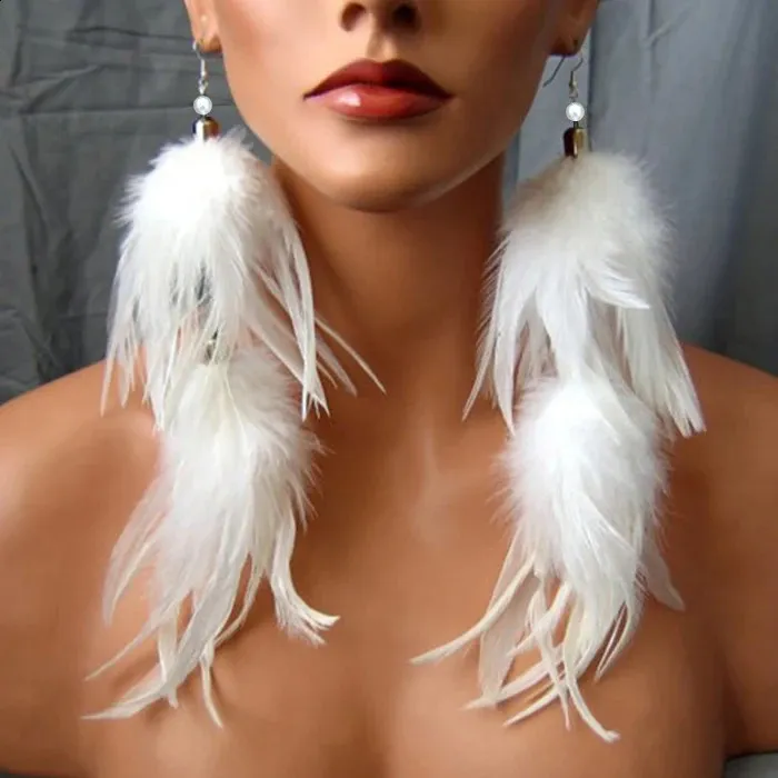 Женские серьги с висячими перьями, белый искусственный жемчуг, гиперболические длинные украшения для ушей, крючок для ушей, проволока, модные модные украшения, пара 240202