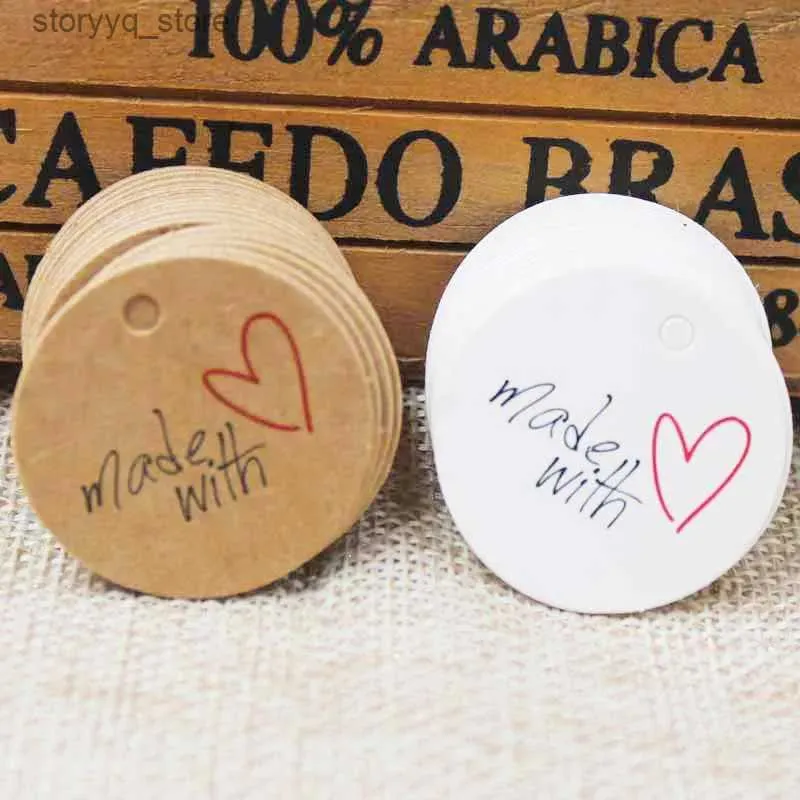 Etiketter Taggar 100st 3*3 Zerong gjord med kärlek bröllop etikett papper vintage tack swinghang tag för gåvor godis gynnar display etikett tag q240217