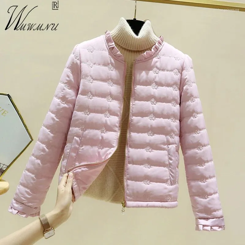 Korki damskie płaszcze słodkie przycięte zimowe kurtki okrągłe szyję kawaii bawełniane parki haft haft szczupkowy różowy chaquetas koreańska ciepła warta nazwy otworów
