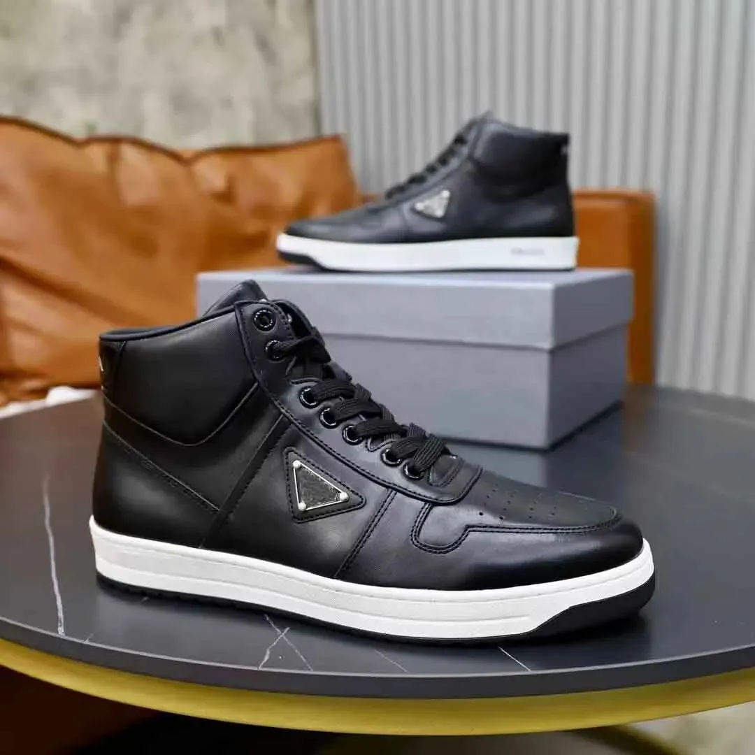 العلامة التجارية الشهيرة في وسط مدينة أحذية رياضية معادن أحذية Men Calfskin Leather Phady High-Top Trainers Light Rubber Skateboard Walking EU38-46 مع صندوق