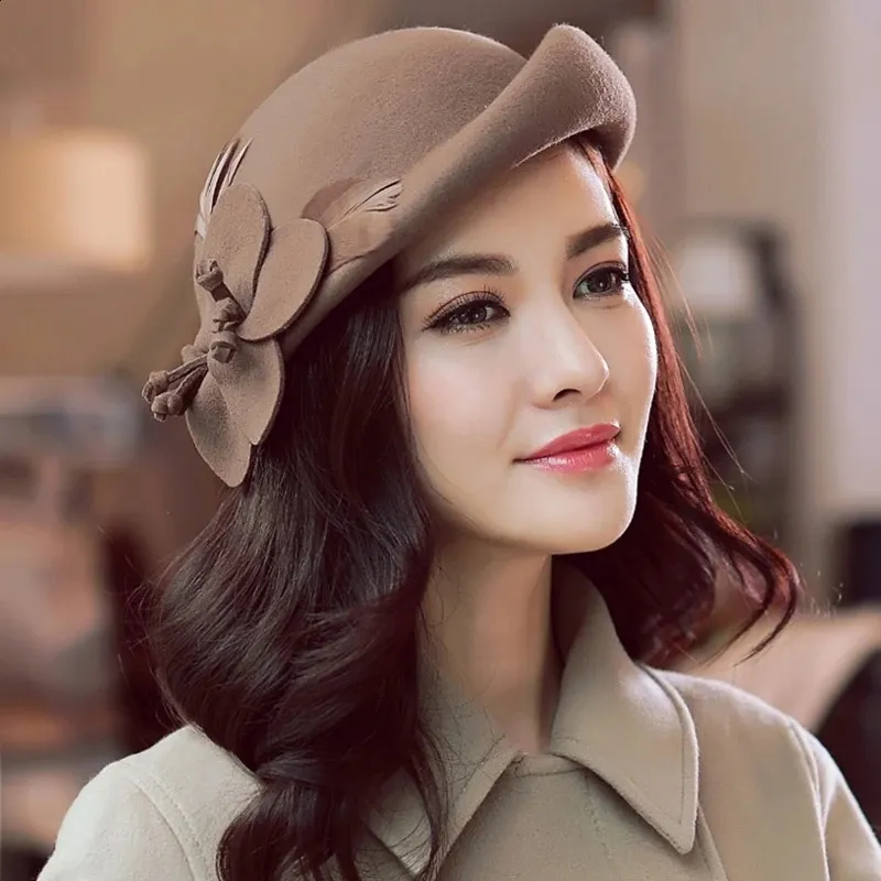 Women Winter Vintage 100 Wool Felt Cloche Hat مع Flower Up Turn Brim Bowler Pillbox Cap Party Fedoras Ladies غير متماثل Bert 240127