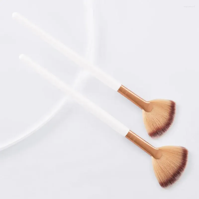 Makeup Brushes 2Pcs Brush Fan Shape Strong Grasping Power Convenient Exquisite Safe Beauty Accessory Eco-friendly Masque Highlighter Nos
