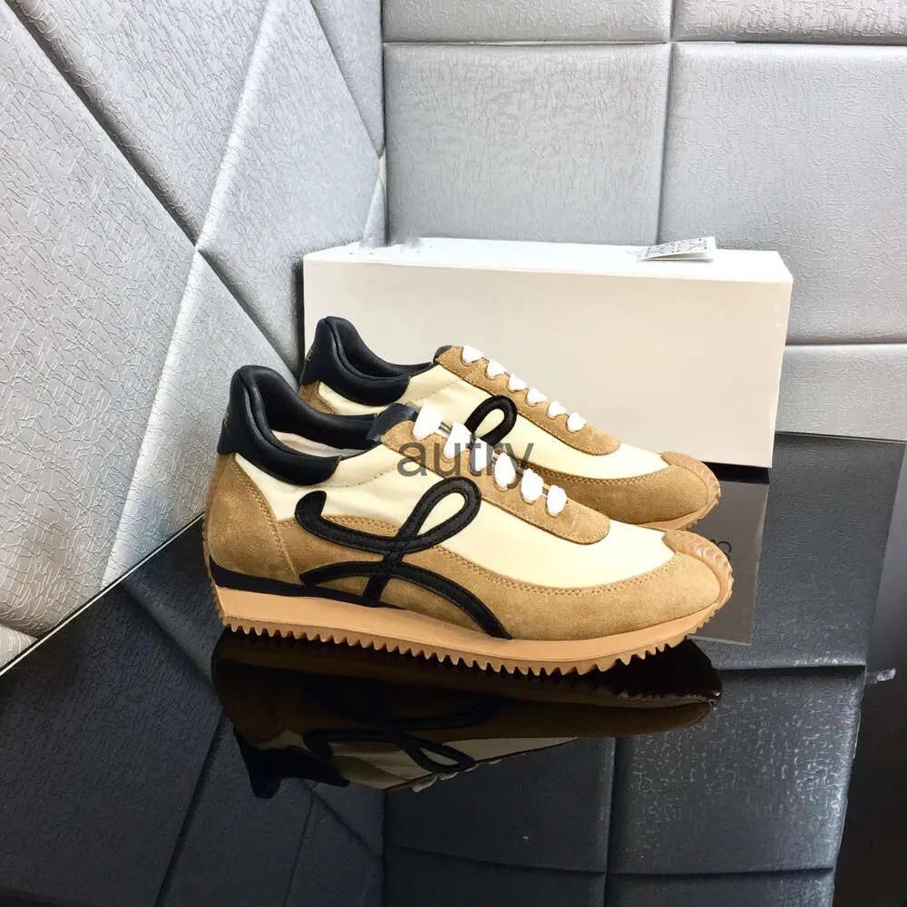 2024 Hommes Femmes Luxe Casual Chaussures Classique Forrest Gump Chaussures Flow Runner En Nylon Daim Lace Up Sneaker Doux Supérieur Miel Caoutchouc Vague Semelle Qui Se Courbe Autour 09