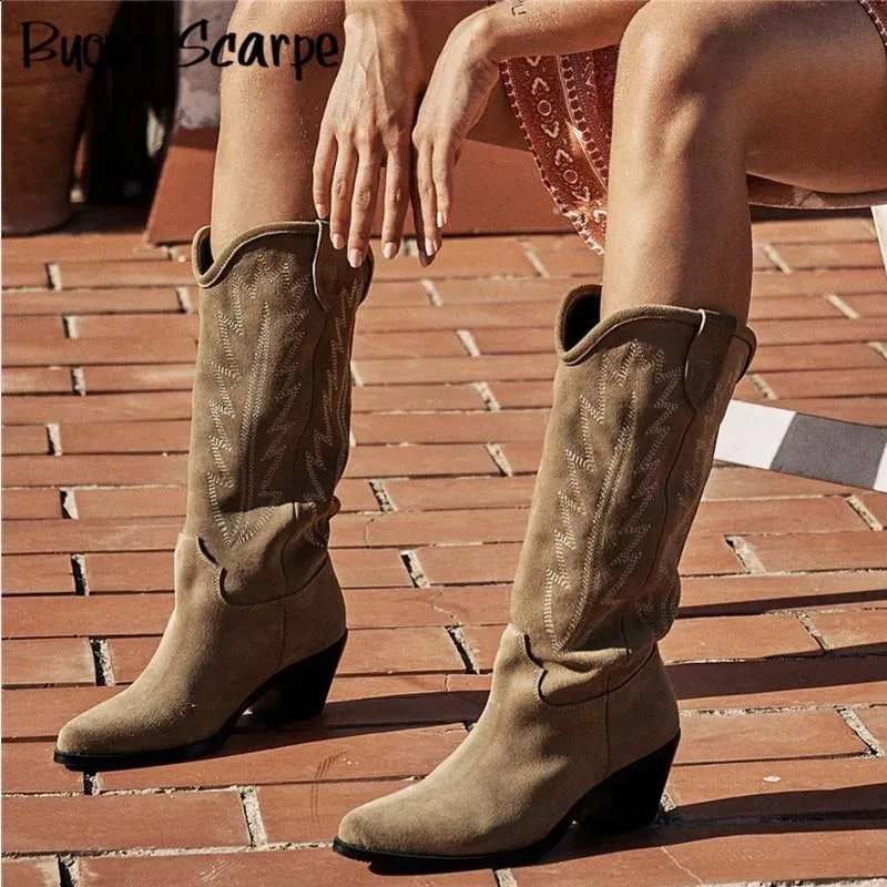 Daim naturel brodé femmes bottes en cuir à la main bout pointu talon automne hiver bottes Cowboy Western Retro Botas 240130