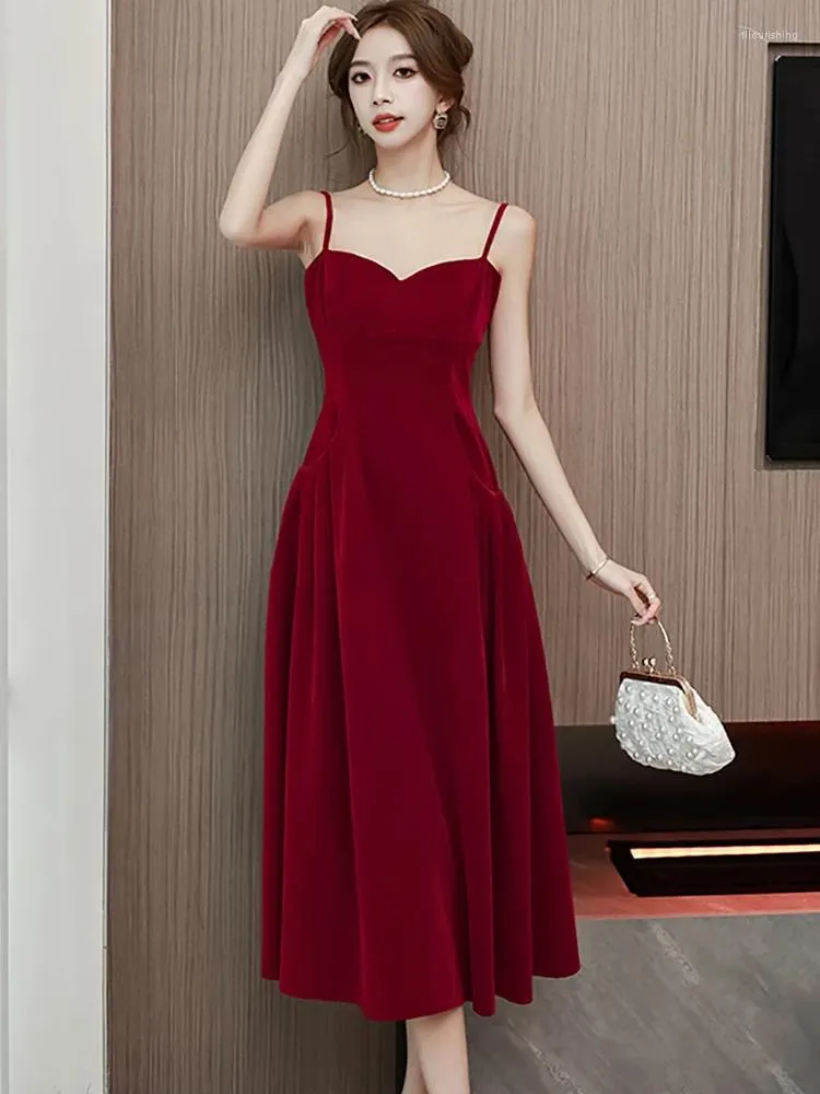 Robes décontractées 2024 rouge velours chic fronde longue robe élégante luxe mariage pour femme automne hiver coréen vintage moulante