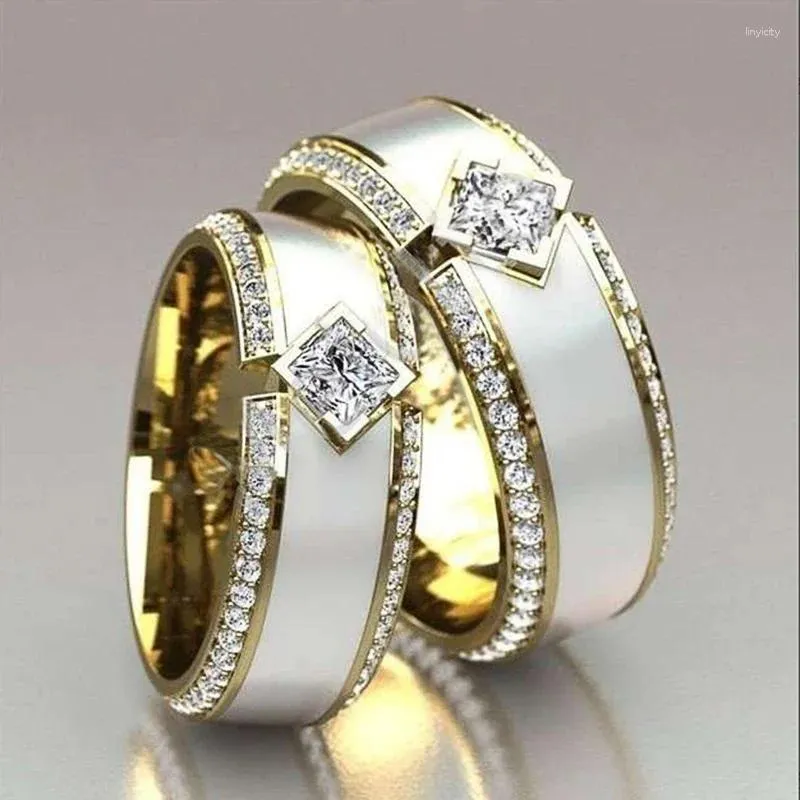 Cluster Ringe Huitan Wunderschöne Goldfarbe Solitär Princess Cut Klassische Frauen Ehering Eleganter Vorschlag für Freundin