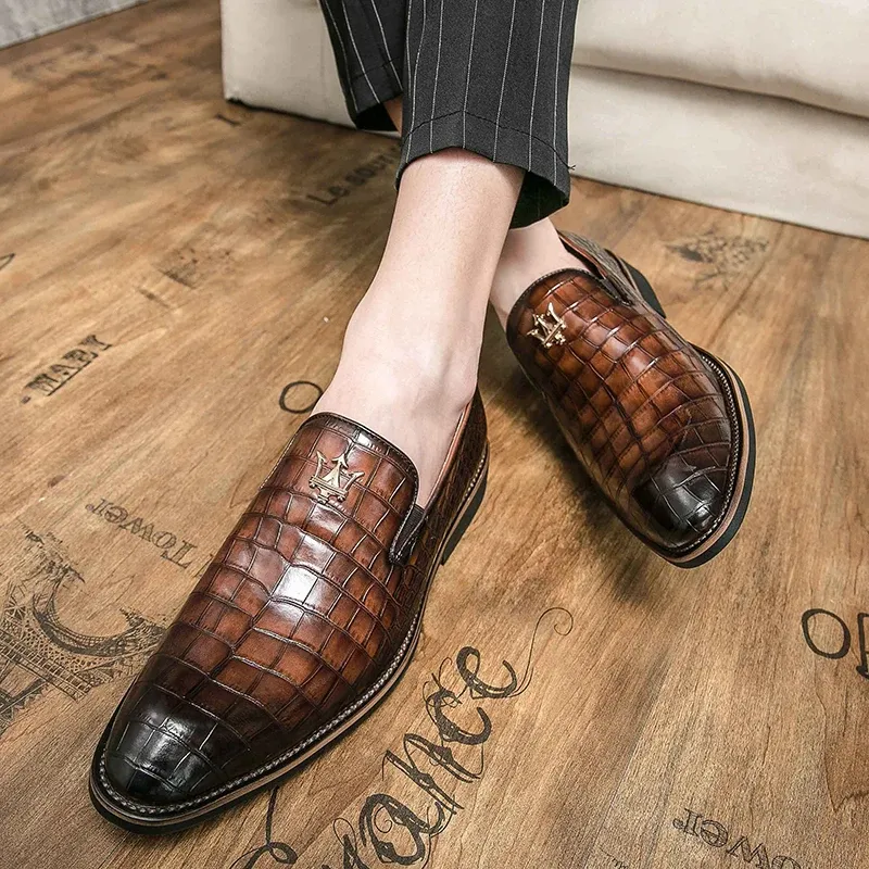 Klänningslipp Mens Leather Spring New Business On Pointed Soft Bottom Male Footwear Loafers Wedding Party Casual Shoes 627