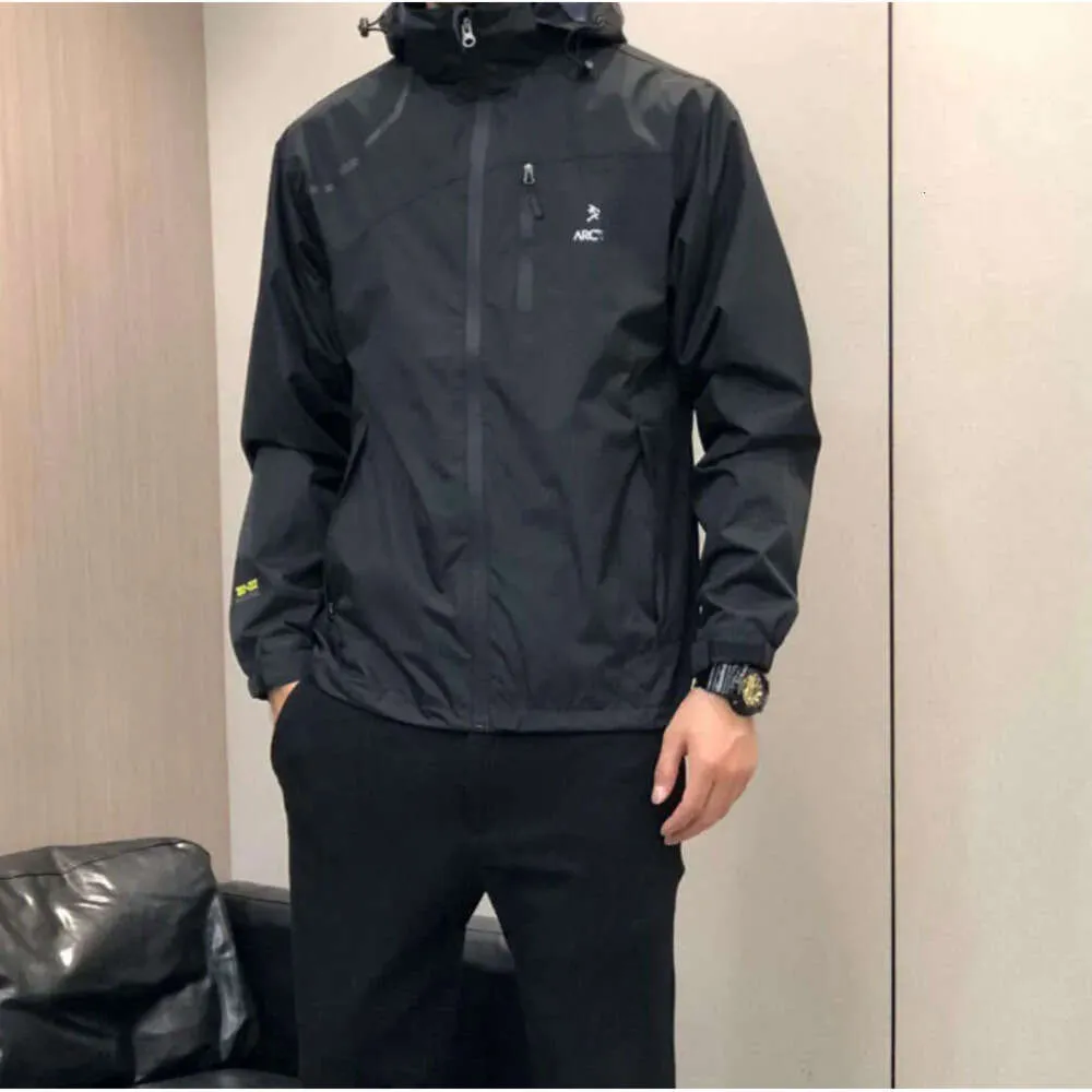 Giacca ARC Felpa con cappuccio da uomo di design Tech Nylon Impermeabile Cerniera Giacche Cappotti leggeri 3 in 1 di alta qualità Cappotti sportivi all'aria aperta Motion Current 2024ss