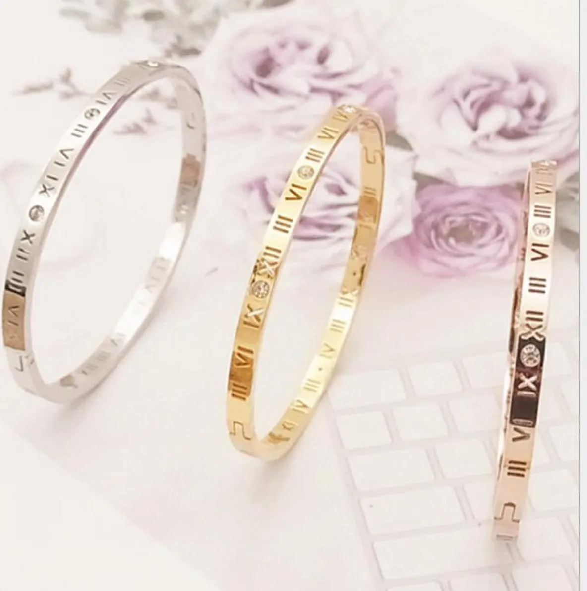 Pulseira de aço de titânio com letras simples americanas, numerais romanos, ouro, prata, ouro rosa, pulseira oca ps22862072004