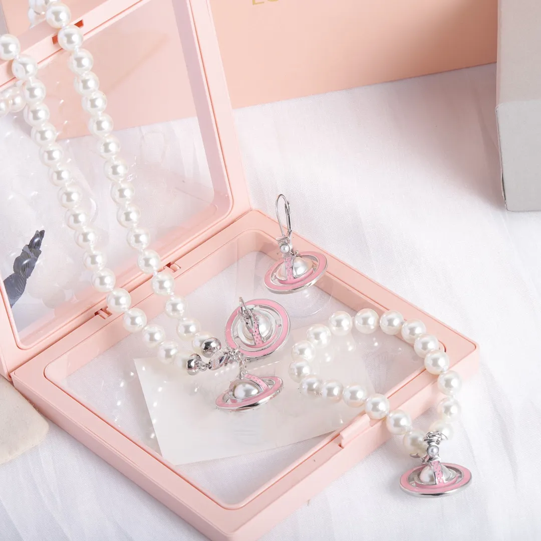 Rosa smyckesuppsättningar örhängen armband pärlkedja halsband designer älskare halsband charm armband brev örhängen för kvinna presentförsörjning
