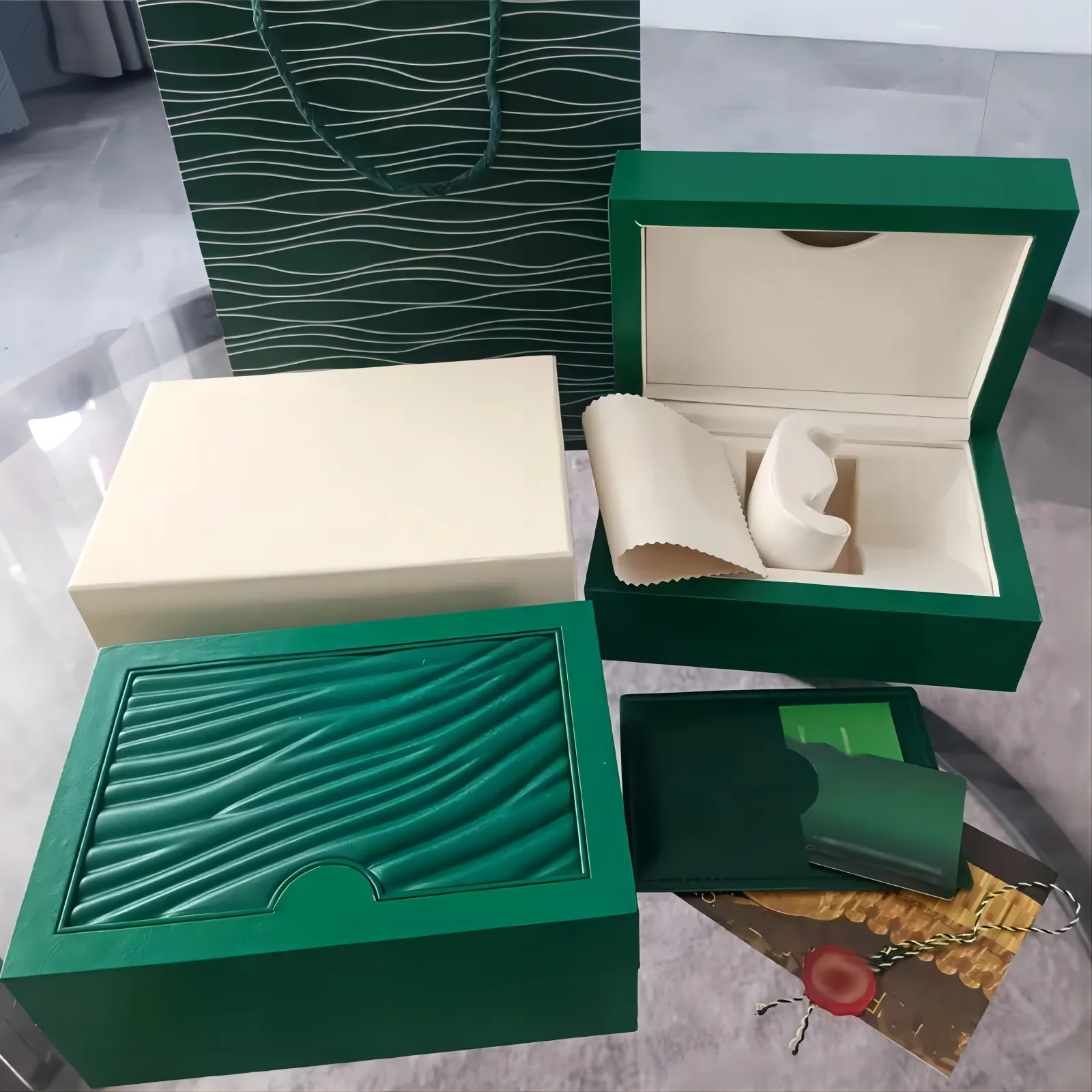 designer mens watches boxes Dark Green Watch Dhgate Box Luxury Gift Woody Case For Watches Yacht watch Booklet Card Tags and Swiss Watches Boxes mystery boxes