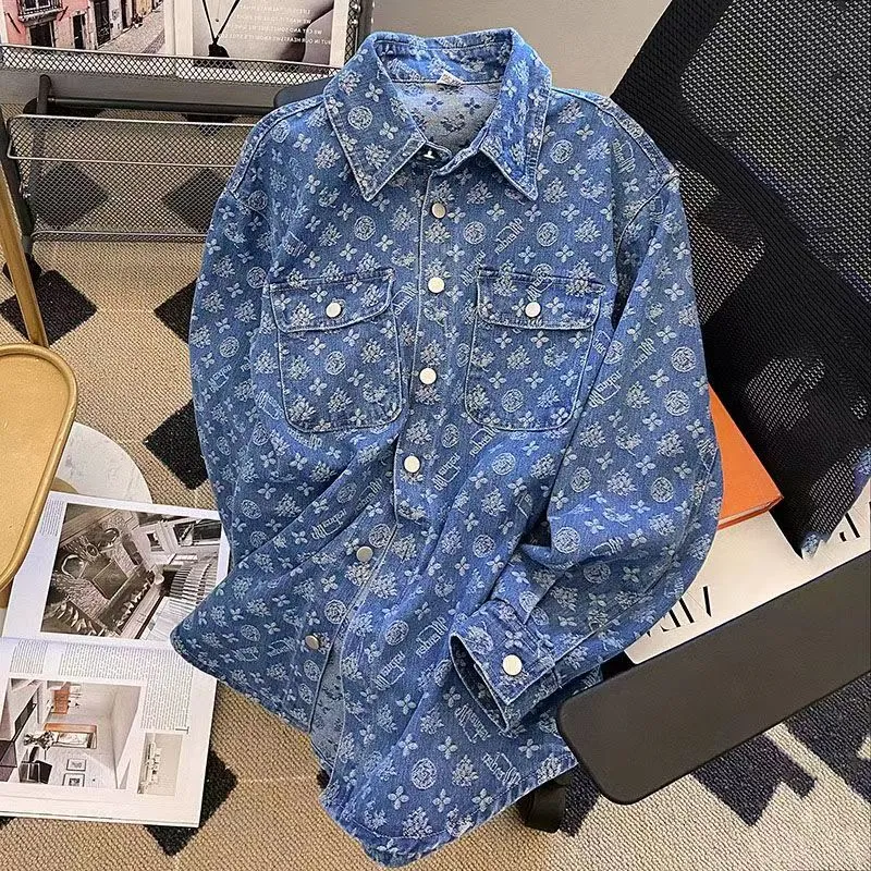 Blue Denim Shirt Jacket Women's Loose 2024 Spring and Autumn New Design Sense Korean version av den åldersreducerande Joker Jacquard Top.