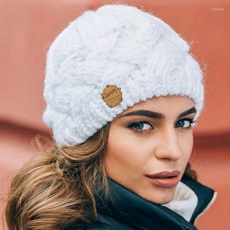 Bérets 2024 Chapeau d'hiver pour femmes tricotées Corée Bonnet épais Skullies Automne Extérieur Chaud Streetwear Casquettes Rouge Noir Blanc Rose