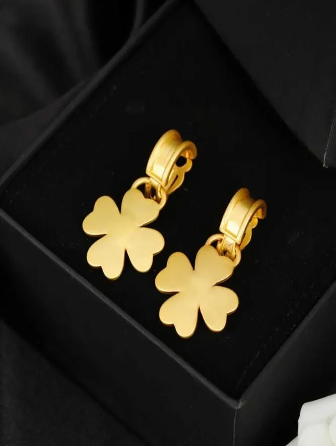 2021 Brand Fashion Pearl Jewelry Cute Lovely Gold Color Clover Camellia Flower Earrings Design Wedding Party Unique Earrings1493461