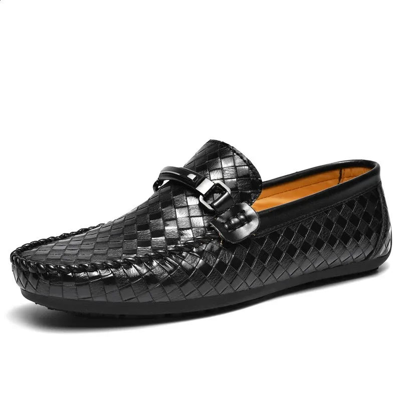 Men skor läder slip på mens moccasins andas italienska avslappnade lyxmärke loafers som kör zapatos hombre 240202