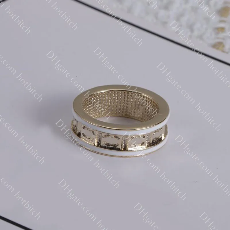 Дизайнерские женские кольца Роскошное обручальное кольцо Классический стиль письма Пара колец Высокое качество Любовник Обручальное кольцо Ювелирные изделия с коробкой