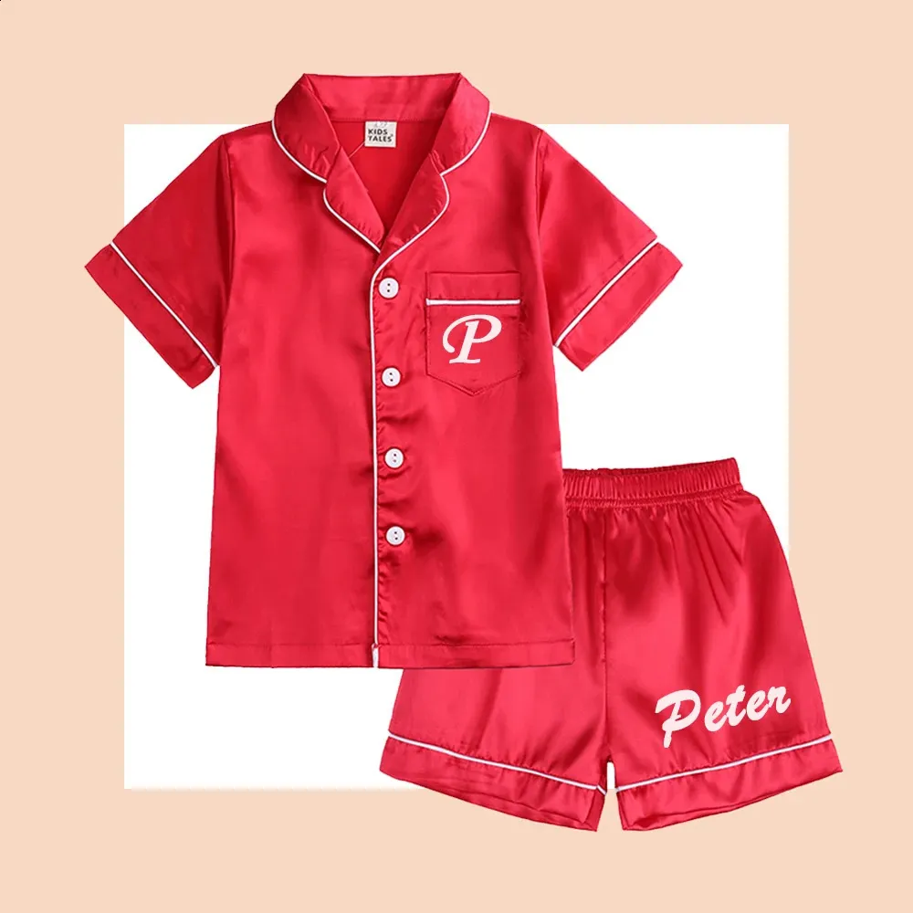 2024レッドカスタムシルクパジャマソリッドキッズパジャマセット2PCS子供の男の子の女の子PJS服幼児パーソナライズされたスリープウェアギフト240118