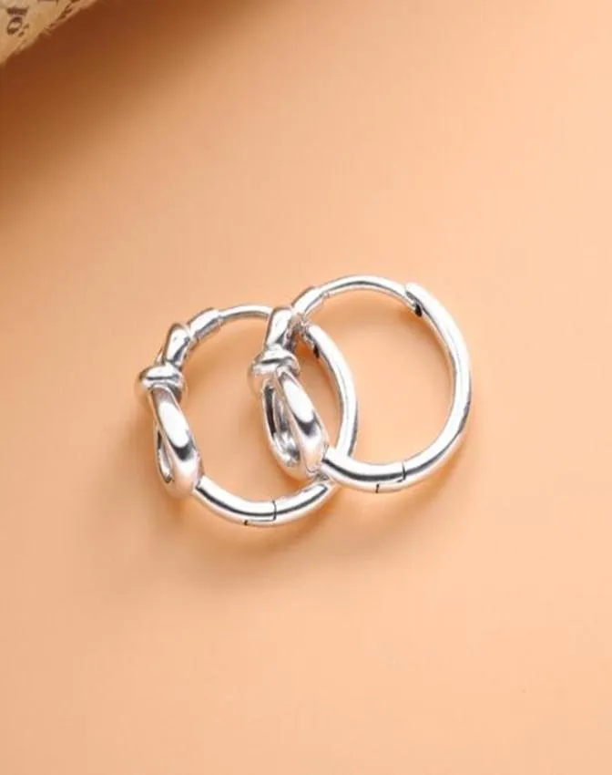 2020 Yeni% 100 S925 STERLING Gümüş Avrupa Tarzı Takı Sonsuzluk Knot Hoop Küpeler Kadın Mücevherleri1974360