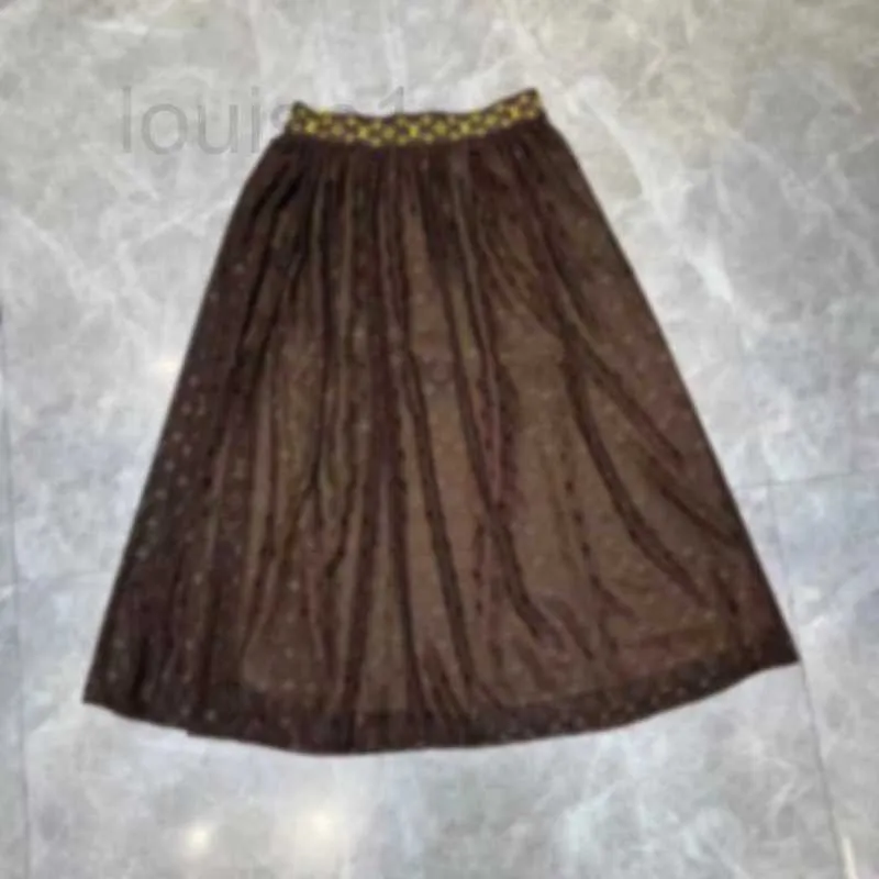 Jupes designer L V Printemps et été nouvelle jupe brodée de gaze couture à la taille jacquard élastique avec classique marron noir douce demi-jupe QKZ6 PQDK