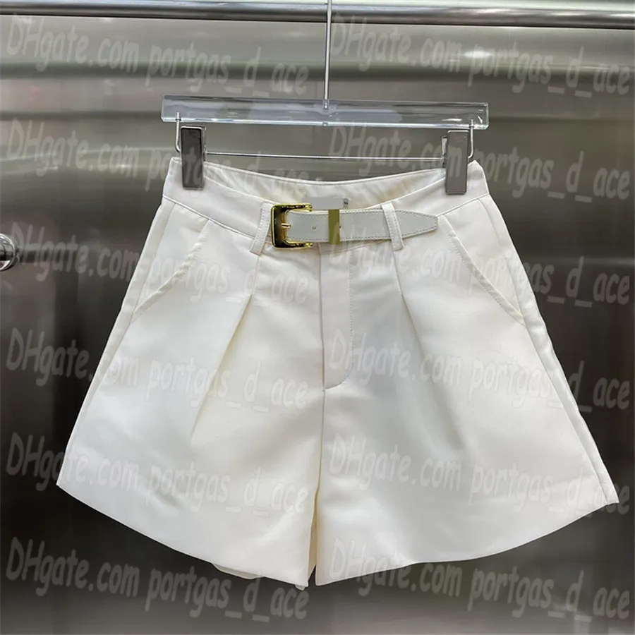 Pantaloncini casual da donna bianchi Mini pantaloni corti sexy Design con cintura Pantaloncini firmati di lusso