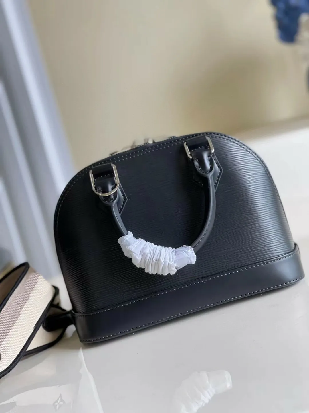 Le Petit One Size Calf Leather Shoulder Bag - Black and White