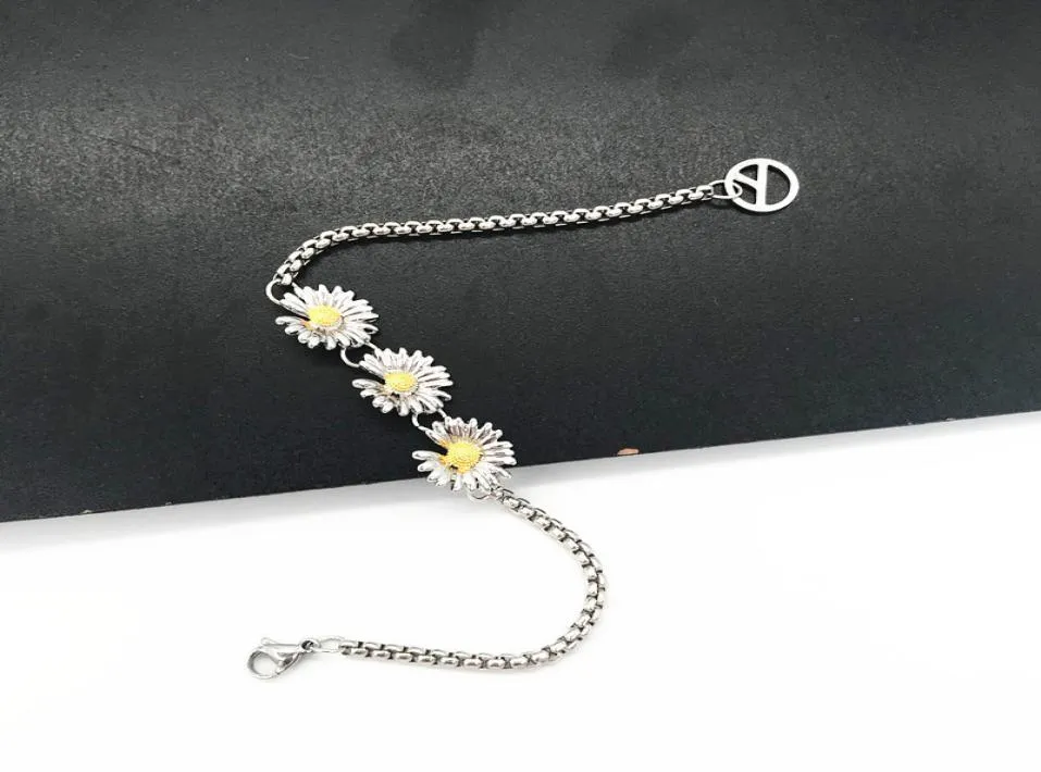 KPOP GDragon Three Daisy Design Bracelets Women Biżuter