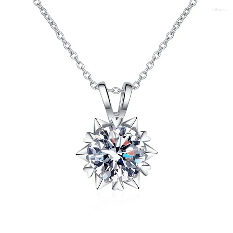 Ciondoli Collana con ciondolo Moissanite rotondo a colori 2 D in argento sterling 925 per le donne Gioielleria raffinata per la festa nuziale scintillante