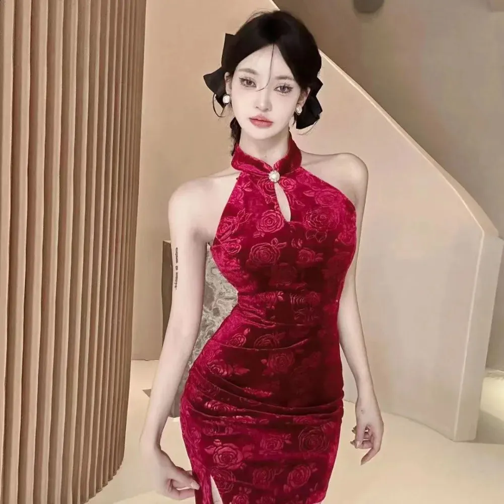 Aushöhlen Modernes Qipao Verbessertes Chinesisches Kleid Frauen Sexy Split Cheongsams Stehkragen Perle Schulterfrei Cheongsam 2024 240131