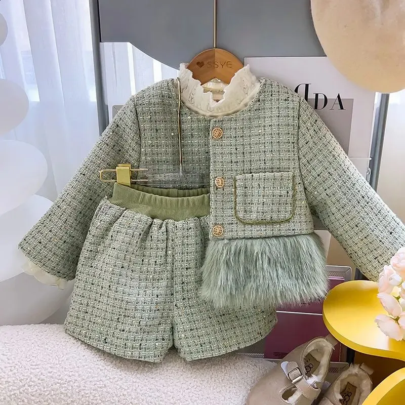 Set di vestiti da principessa per ragazza Cappotto per bambini spesso autunno Top + T-shirt in peluche in pelle Set per ragazza 2-7 anni Abbigliamento per bambini 240218