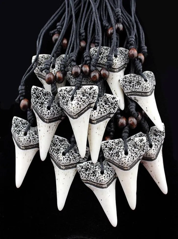 Groothandel veel 12 stuks Imitatie Yak Bone Carving Tand Bedels Hangers Houten Kralen Kettingen Amulet Geschenken MN1582408079