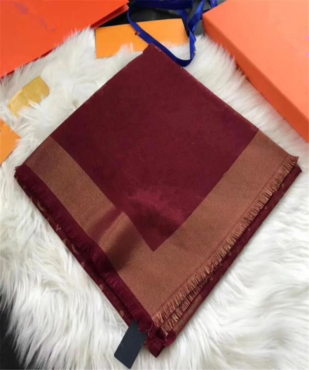 Fint halsduk sjal 140140 cm guldtråd som skiner silke kvinnlig tryck högkvalitativ höst och vinter silk ull sjal3363411