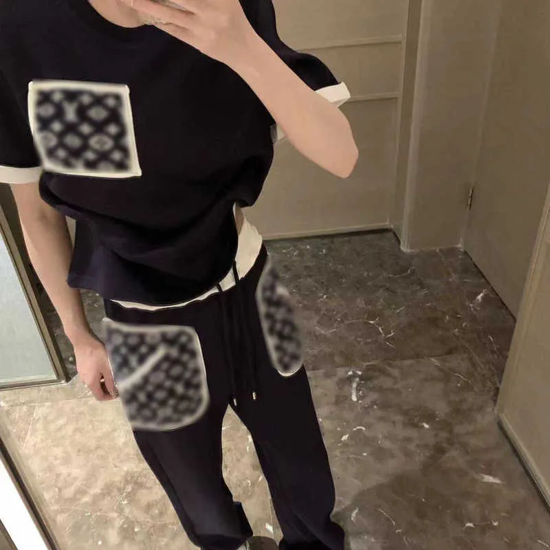 Luxury Women's Two Piece Pants Designer T-shirt Märke Rätt version L V Letter Flower Pocket Kort ärm T-shirt Långa byxor Set 216