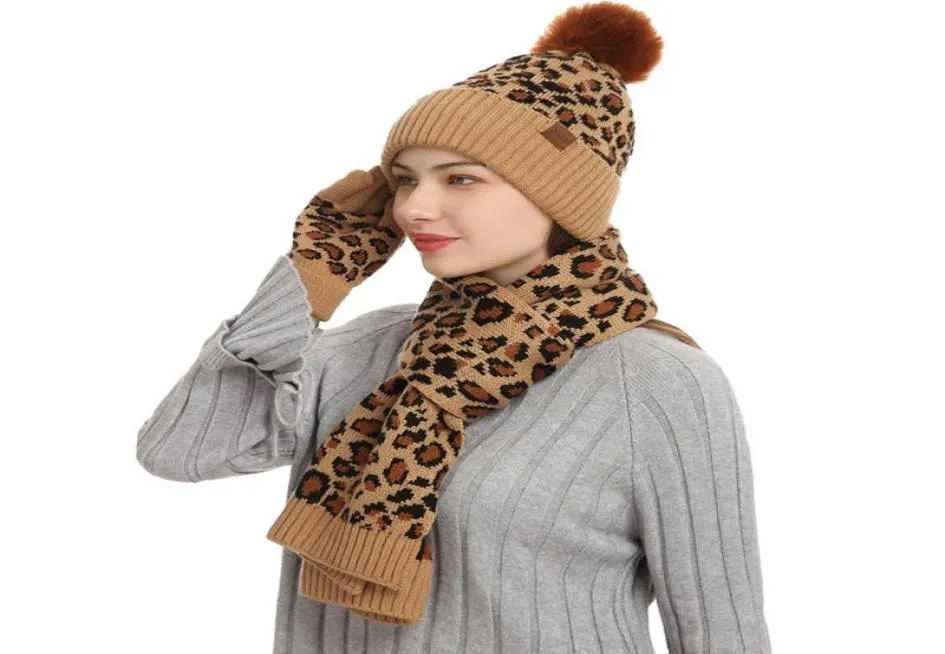 Cappelli Sciarpe Guanti Set Autunno e inverno Set cappello lavorato a maglia Modello leopardato Sciarpa di lana calda Guanto tre pezzi9089214