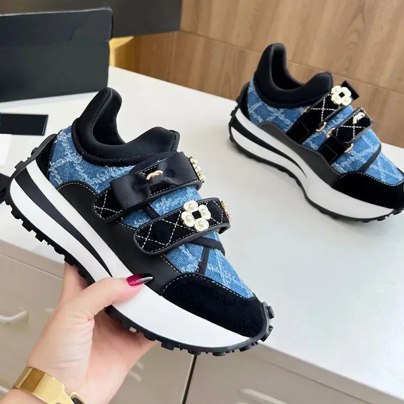 Kvinnors sneakers tweed klänning skor pärla båge sport avslappnade sko damer denim blå gummi sko med dammpåsar svarta glider