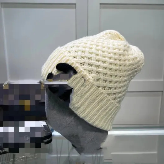 Gorro de punto cálido y grueso nuevo gorro de lana para hombre y mujer marca de moda misma moda coreana sombrero con orejeras al por mayor