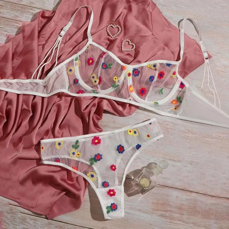Bras Sets Multi Color Flower Sexy Lingerie For Fine Women Mini G-String Back Button Perspective Sleepwear Underwear Set Lace